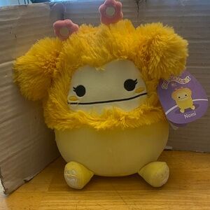 Nomi 8 in big foot Squishmallows. NWT. New 2026